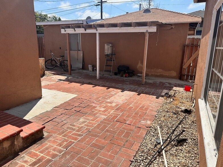 Building Photo - 15401 Faysmith Ave