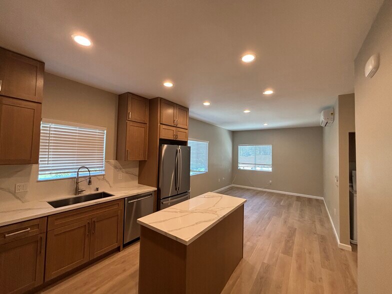 Building Photo - 4112 Pepper Dr