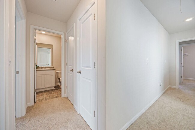 Building Photo - 5438 Thrasher Ln