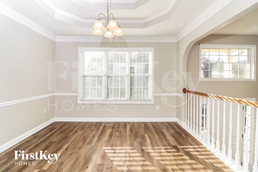 Building Photo - 5940 Seven Oaks Dr