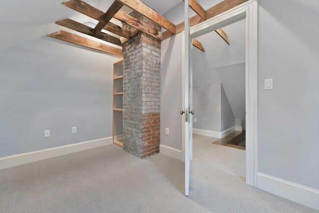 Building Photo - 25 Primrose St