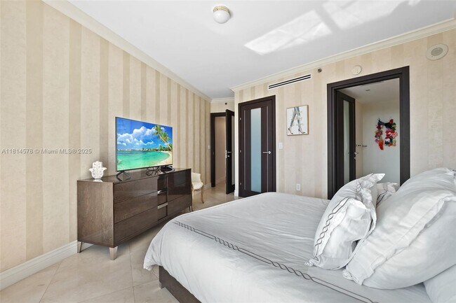 Building Photo - 18911 Collins Ave