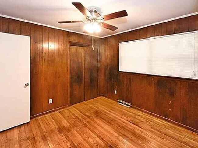 Building Photo - Discover the perfect blend of comfort and ...