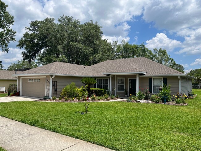 Building Photo - Bright and spacious home in Eagle Point!