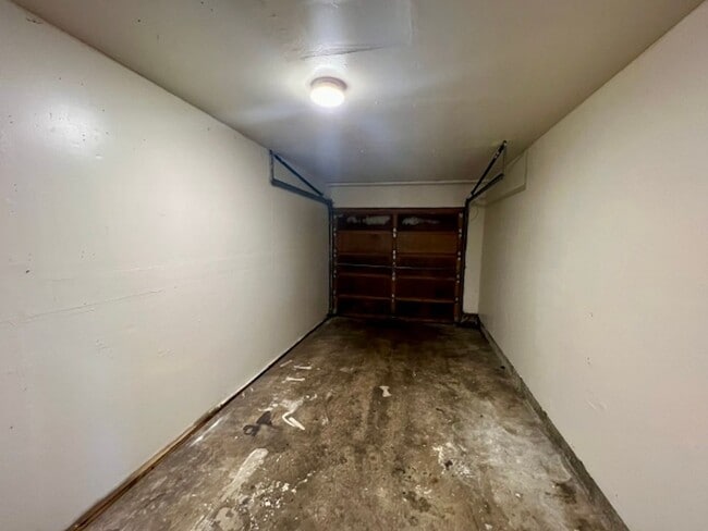 Building Photo - PENDING APPLICATION; W/S/G Included! Pet Friendly 2 BD