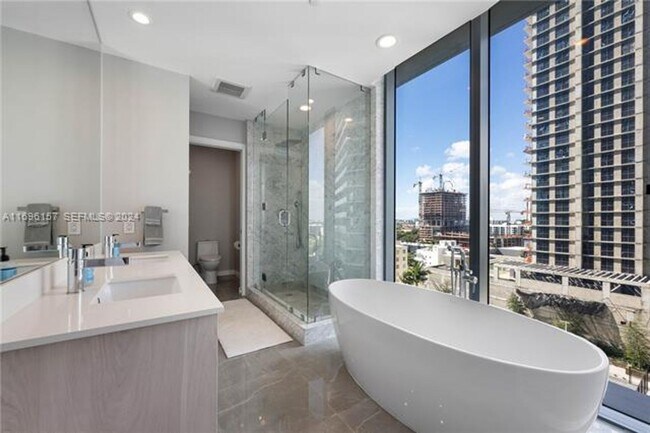 Building Photo - 480 NE 31st St