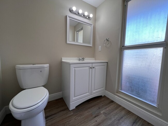 Building Photo - Spacious End-Unit Townhouse in Boynton Beach