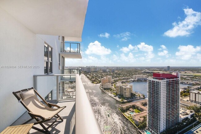 Building Photo - 4010 S Ocean Dr