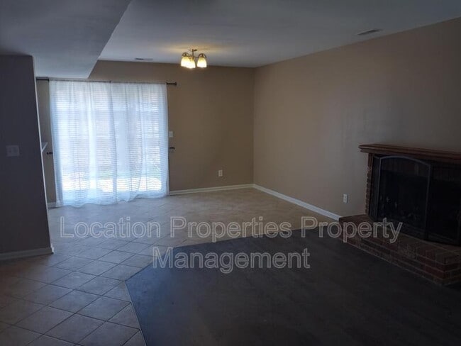 Building Photo - 906 Christie Ct