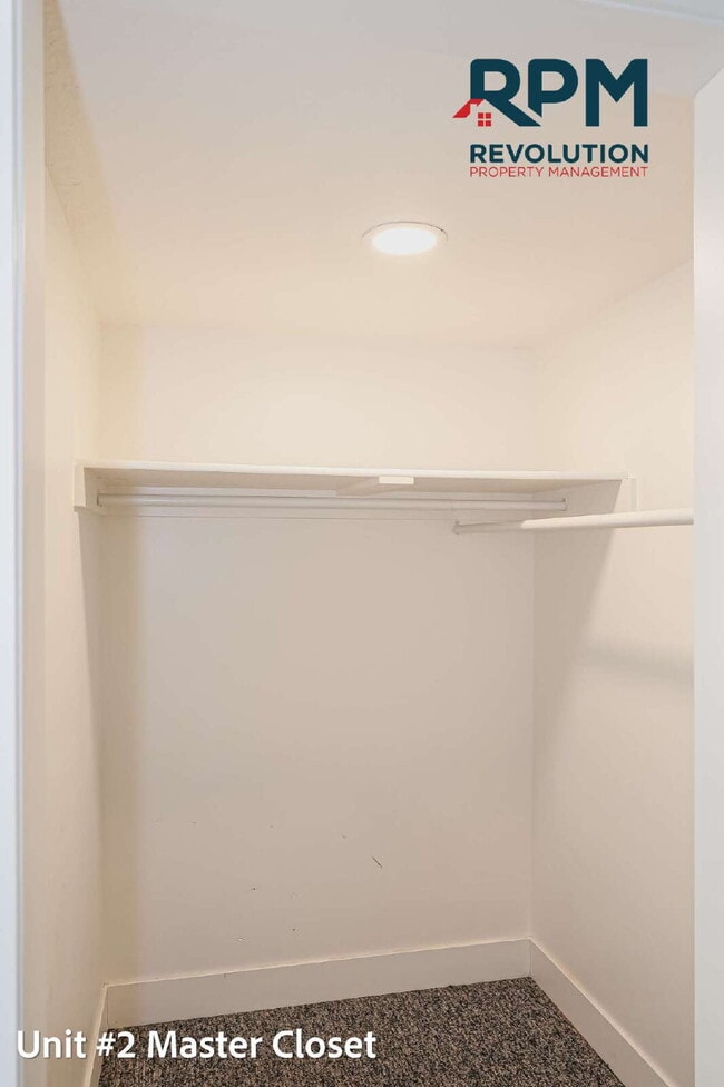 Building Photo - "Charming 2-Bed Duplex on Washington Blvd – Spacious 1421 Sq Ft with 2 Full Baths!"