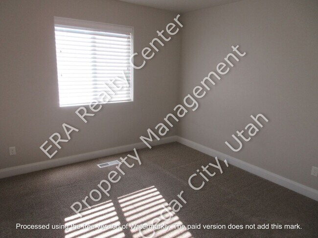 Building Photo - ** Move-in Discount ** 3 bed 2.5 bath - Newer townhome in the heart of Cedar City