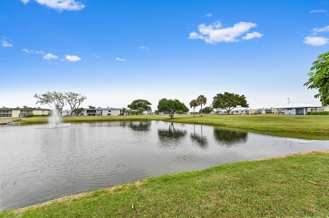 Building Photo - 302 Capri Dr