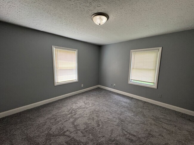 Building Photo - 712 Melvenia St