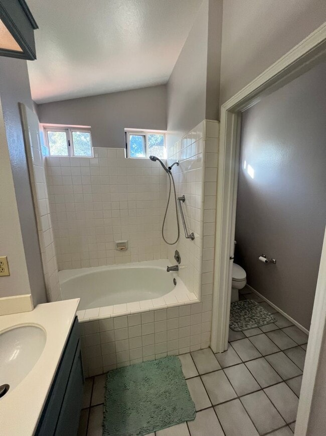 Building Photo - West Ventura - Gorgeous updated three bedroom, 2.5 bath home in Brock Hills