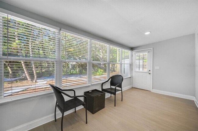 Building Photo - 1400 Poinciana Dr