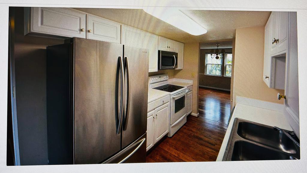 Building Photo - 8051 Hetz Dr