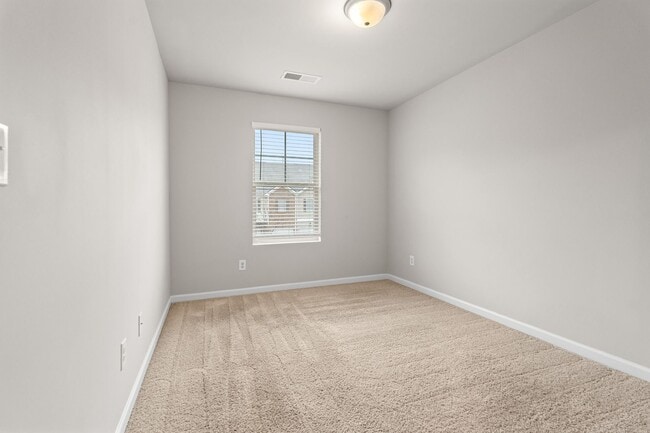 Building Photo - 3 Bedroom Townhome in Jonesboro!