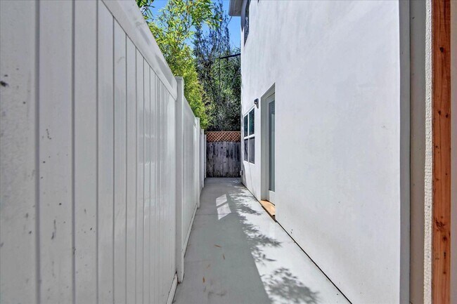 Building Photo - 2205 Camden Ave