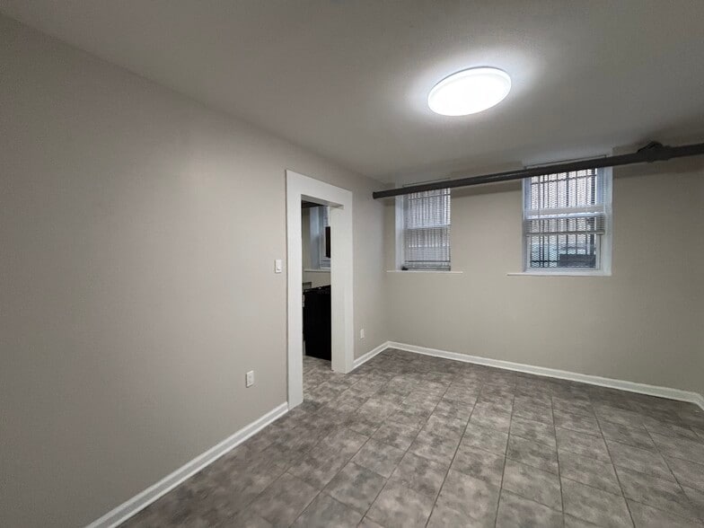 Building Photo - 9 Bentley Ave