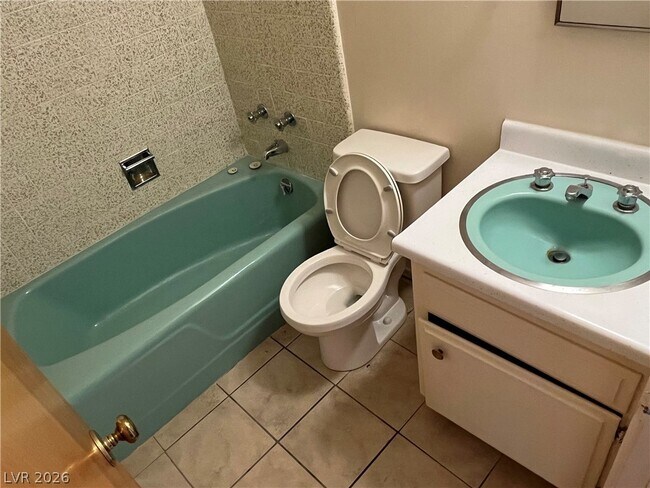 Building Photo - 820 A