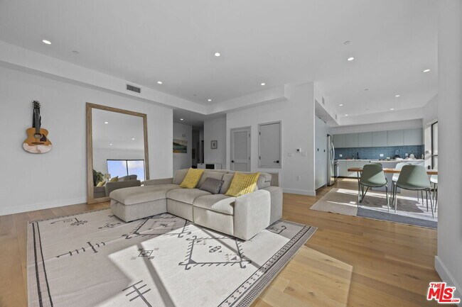 Primary Photo - 1515 S Holt Ave