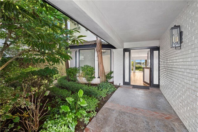 Building Photo - 2572 Bayshore Dr