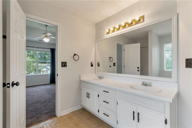 Building Photo - 2055 Amberly Glen Way