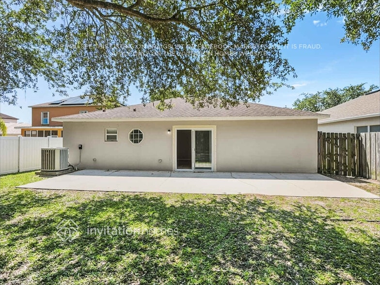 Building Photo - 4716 Four Lakes Dr