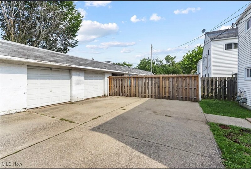 Building Photo - 3836 W 117th St