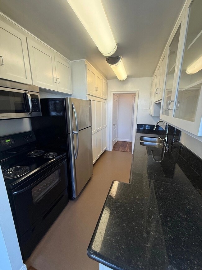 Building Photo - 11936 Darlington Ave