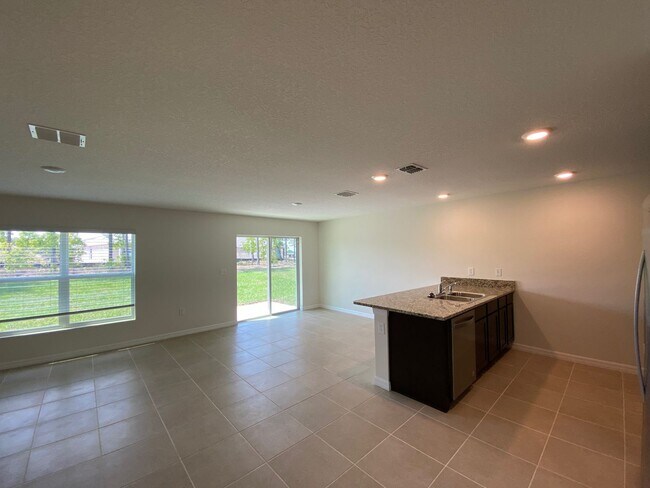 Building Photo - - Desirable Lake Diamond Subdivision 4/2/2...