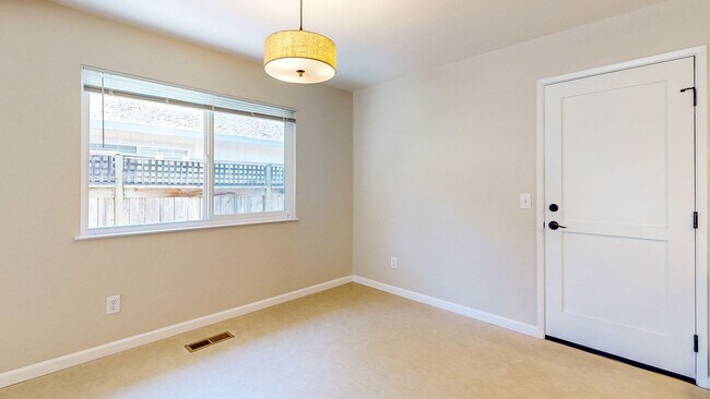 Building Photo - Rincon Valley Single Level, Landscaper Included!