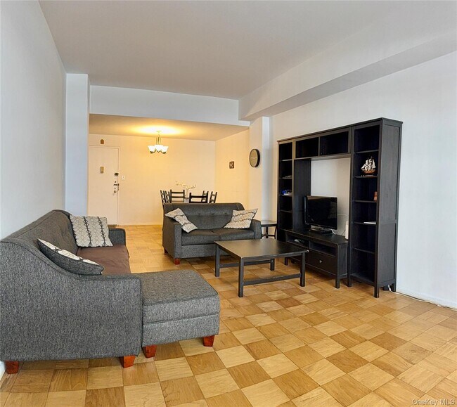 Building Photo - 61-20 Grand Central Pkwy