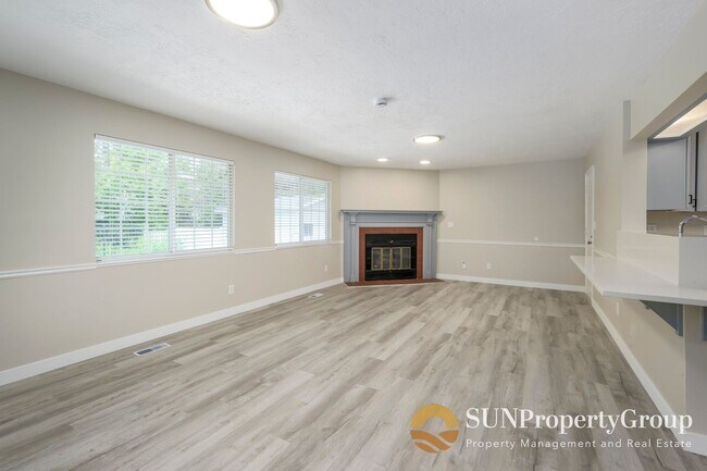 Building Photo - Stunning Remodeled Home in Desirable Cottonwood Heights!