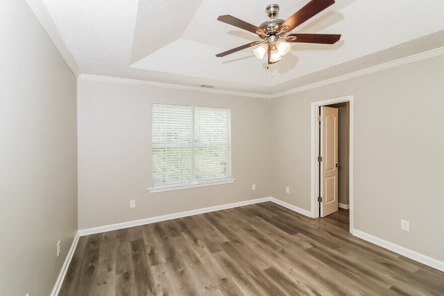 Building Photo - 706 Rosewood Cir