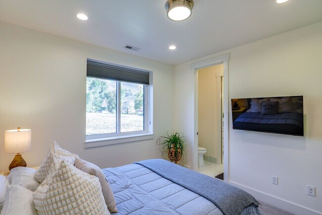Building Photo - 1202 Homestead Dr