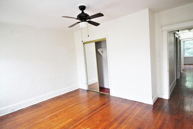 Building Photo - 2026/2027 JHU Off-Campus 3bd/1ba Rowhouse  w/ W/D & rear yard! -Available 6/9/26