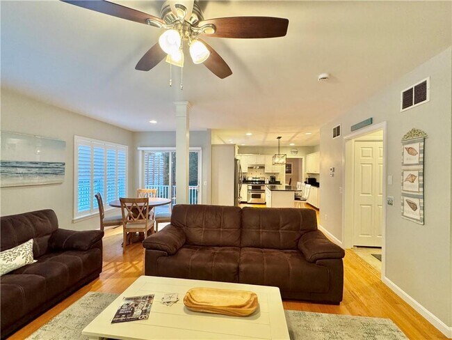 Building Photo - 34 Marian Ave