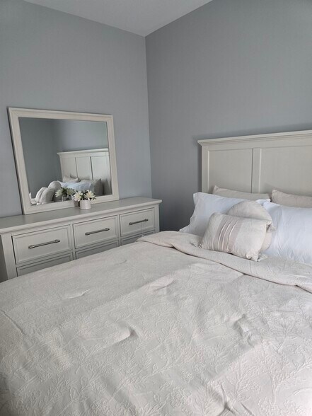 Building Photo - 32 Homestead Ave