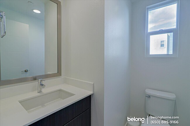 Building Photo - 105 Uptown Cir