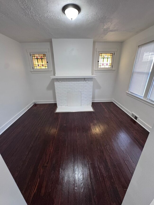 Building Photo - Gorgeous Fully Renovated 4-Bed 1-Bath House In Christy Park!!!