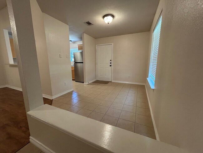 Building Photo - 3740 Oldenburg Ln