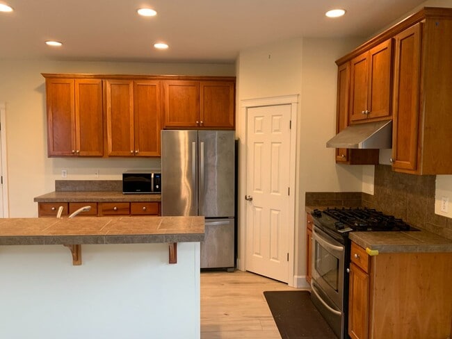 Building Photo - Charming 3-BR Felida Rental with Fenced Yard & Private Patio
