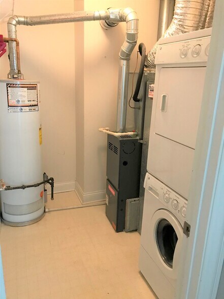 in unit washer & dryer - 15 FOXCROFT Rd