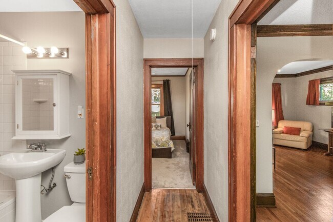 Building Photo - Wonderful 2 Bedroomed House in the heart of Saint Paul.