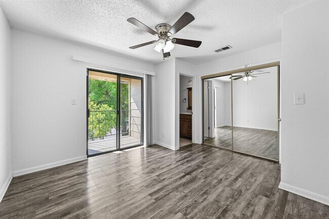 Building Photo - 1705 Crossing Pl