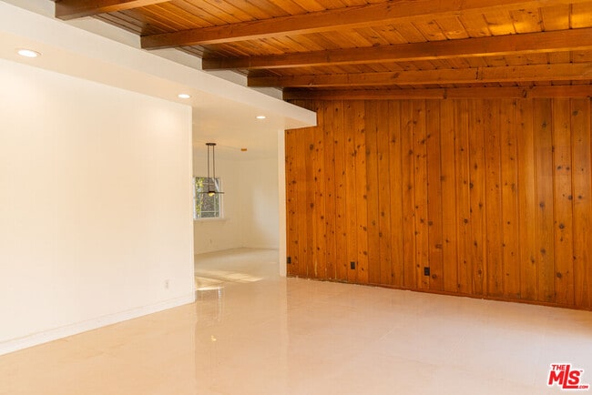 Building Photo - 5604 Valley Circle Blvd