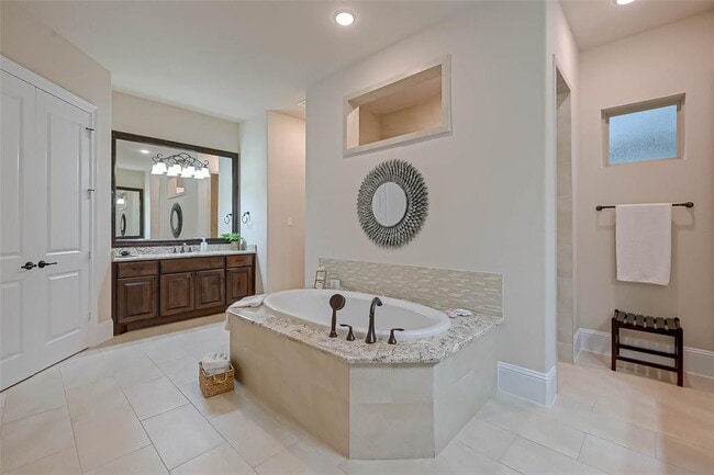 Building Photo - 17519 Galloway Forest Dr
