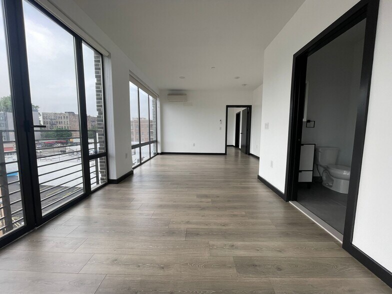 Unit 401 - 100 Sackett St
