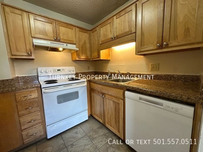 Building Photo - 418 Shadow Oaks Dr